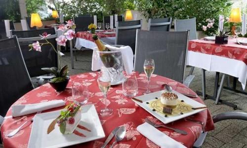 Logis Auberge Des Vieux Chenes Malemort Eksteriør bilde